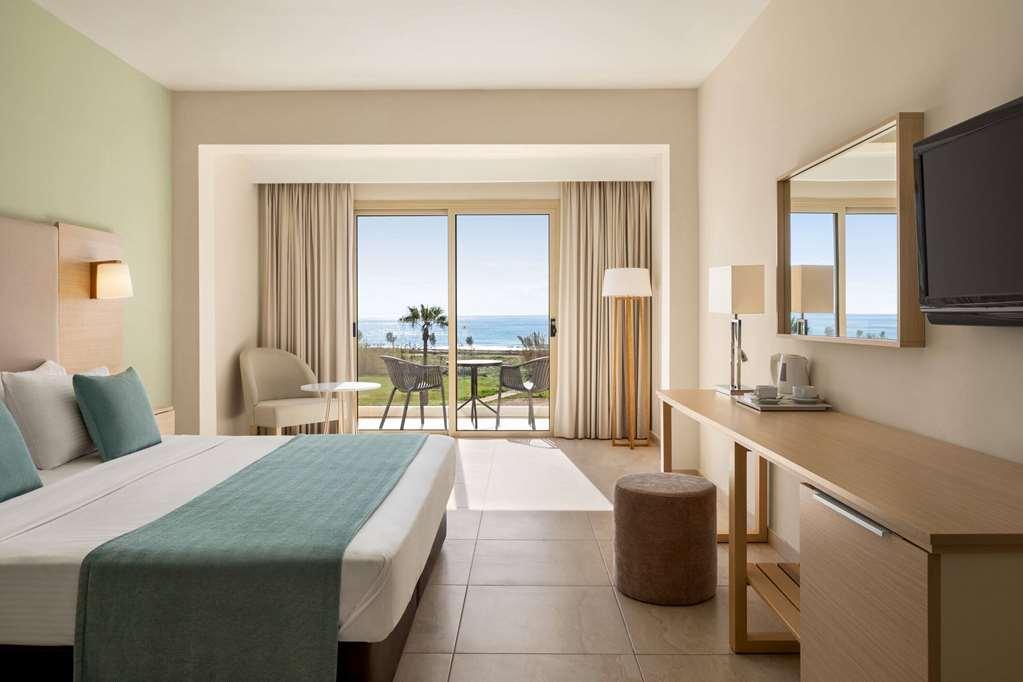 Ramada Hotel & Suites By Wyndham Айя-Напа Номер фото